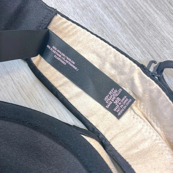 VS Very Sexy PU Strapless Convertible Bra / Black w/ Black Rhinestone / Size 36B - Picture 6 of 6